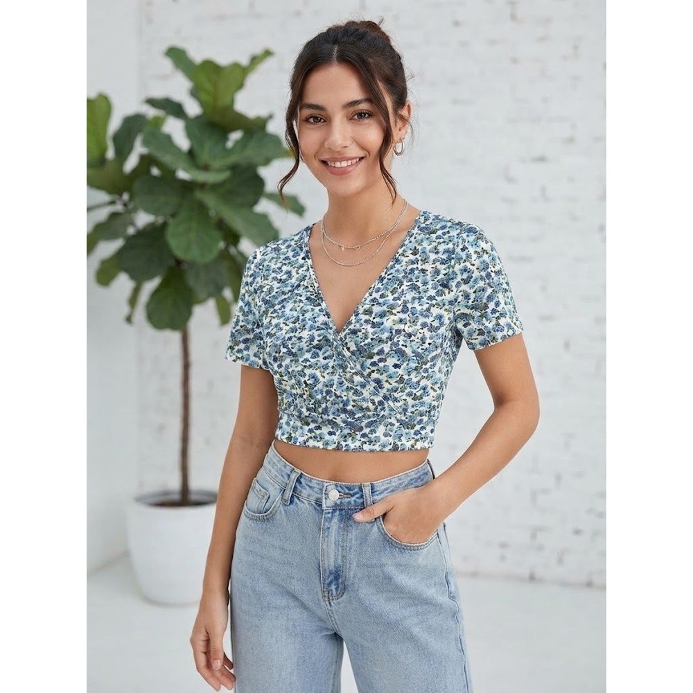 SHEIN Floral Crop Top Womens Small Blue V-Neck Excellent Faux Wrap Short Sleeve